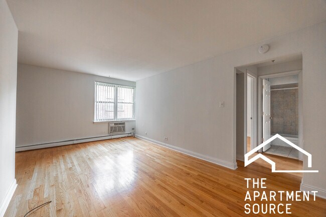 Building Photo - 3710 N Pine Grove Ave