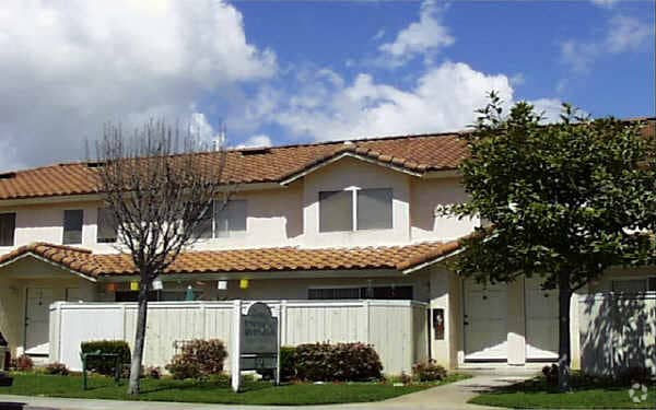 Building Photo - Bernard Townhome Apartments