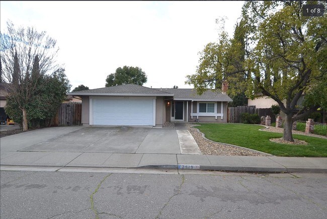 Building Photo - 2919 Camrose Ave