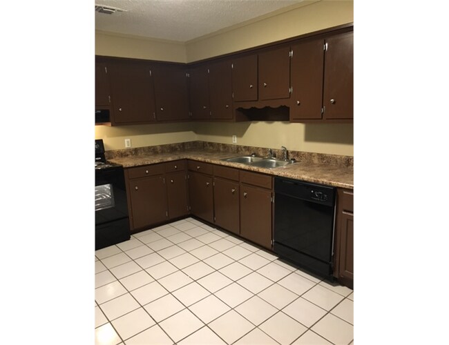 Building Photo - 4154 Yorkshire Ln