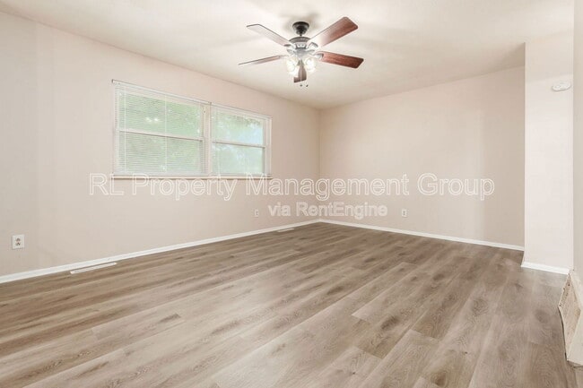 Foto del edificio - 1495 Yates Dr