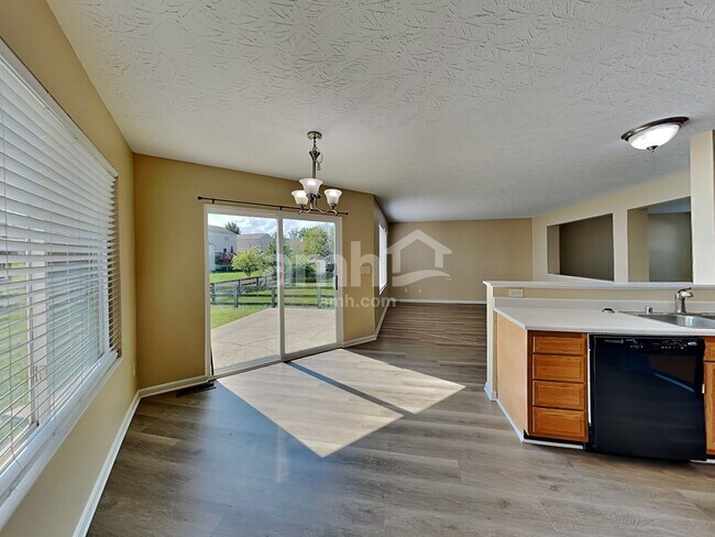 Foto del edificio - 3177 Bridle Run Dr