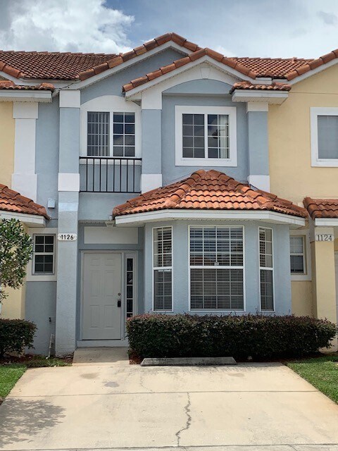 Foto principal - 3Bdrm Townhome -- Gated Community of Fiest...