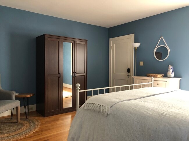 Building Photo - 109 Vintage Ave