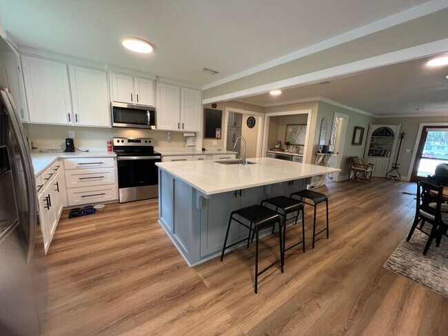 Building Photo - Vacation Rental