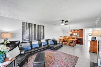 Building Photo - 830 S Hollybrook Dr