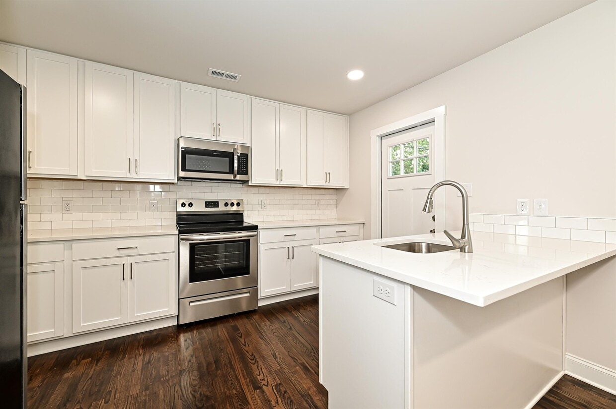 Foto principal - 3460 Washburn Ave