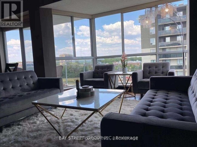 Building Photo - 1071 Queens Ave