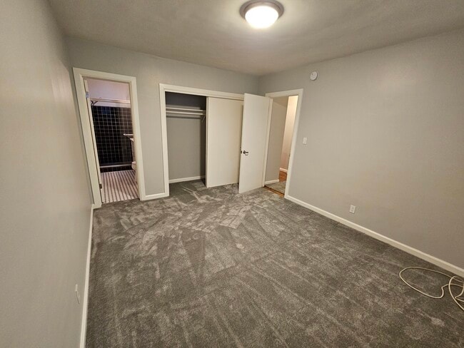 Building Photo - 1473 Rexford Dr
