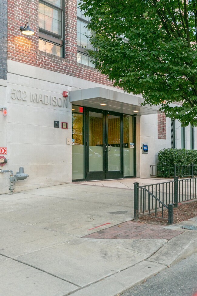 Building Photo - 502 Madison St