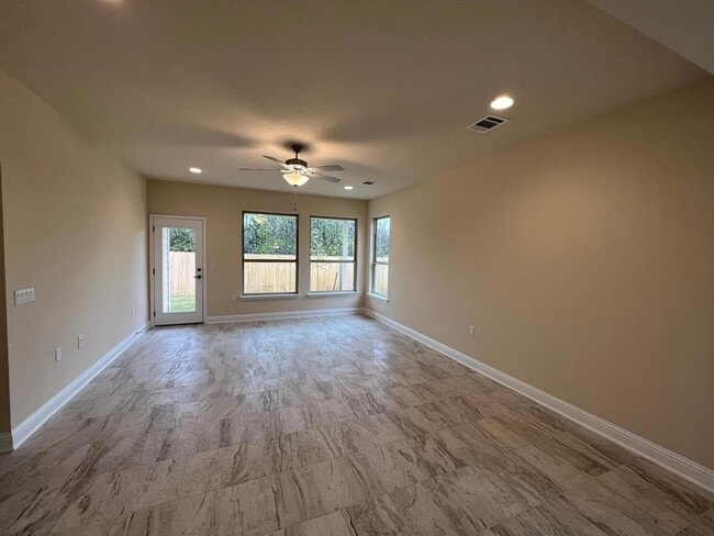 Building Photo - 704 Falkland Trace