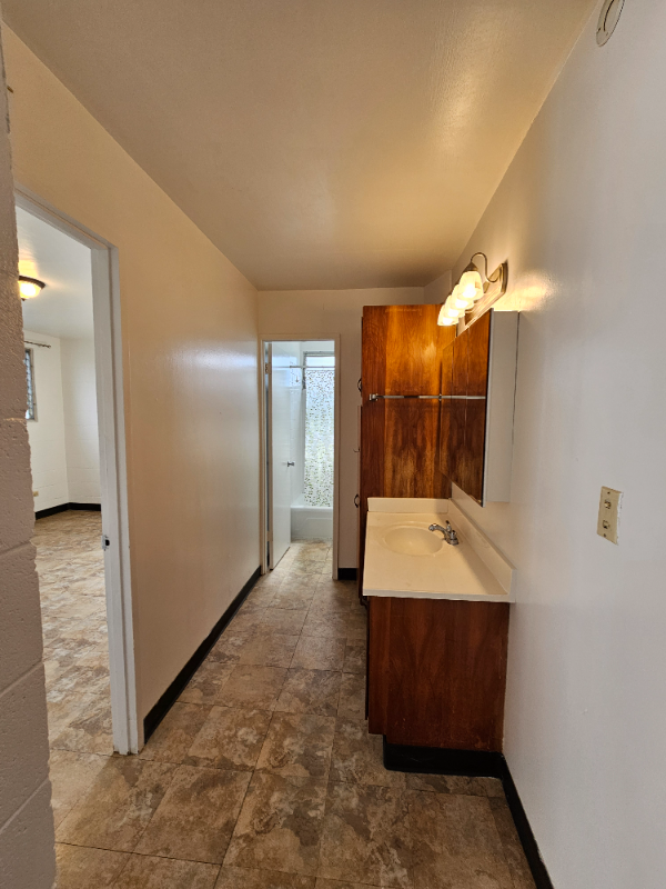 Foto del edificio - 2458 Wilder Ave