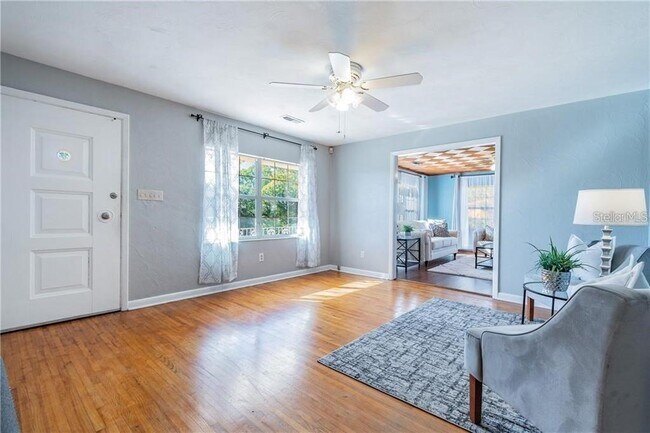 Building Photo - 5418 Riverhills Dr