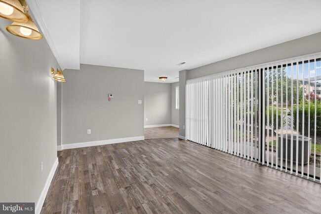 Building Photo - 5458 85th Ave