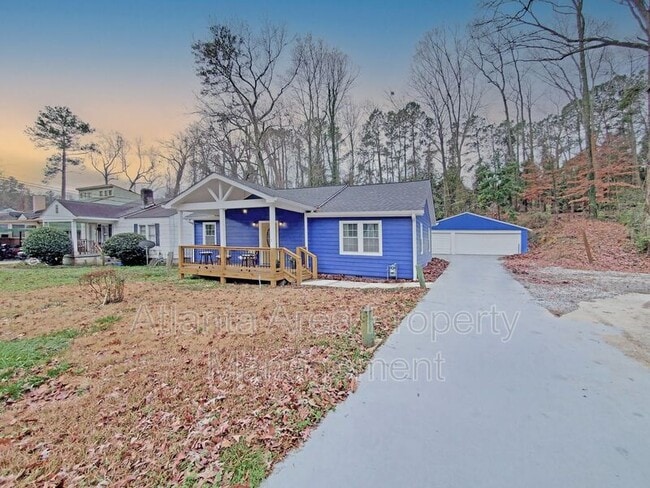 Building Photo - 441 Westmeath Dr SW
