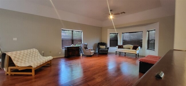 Building Photo - 9734 La Vista Dr