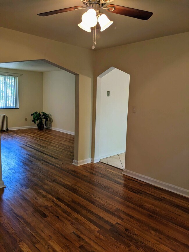 Foto del edificio - 5932 Belmont Ave