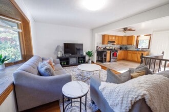 Building Photo - 2536 E 8th St