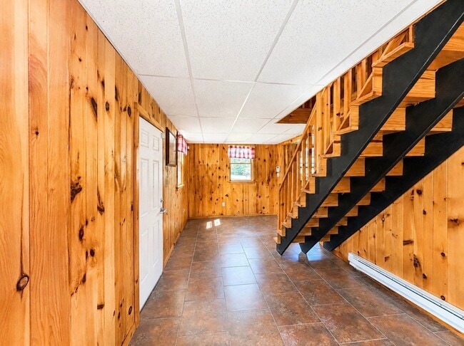 Building Photo - 530 Cascade Valley Rd