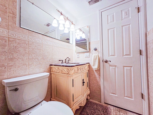 Master bathroom - 1986 Pelican Landing Blvd