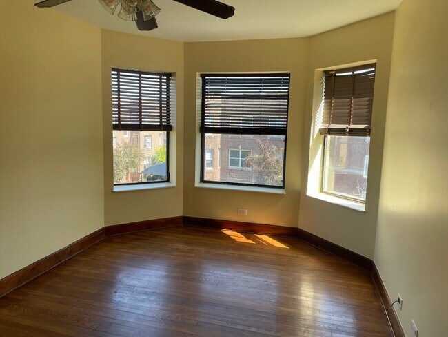 Sala de estar - 4922 N Kedzie Ave
