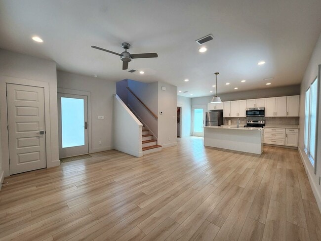 Building Photo - Gulf Shores 3/2.5 cottage