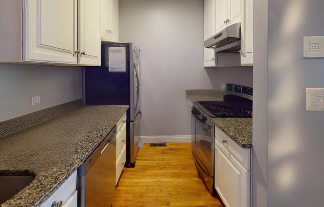 Building Photo - 330 1/2 E St