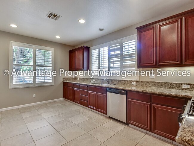 Building Photo - 3 bed, 2.5 bath Townhouse near Safeway in ...