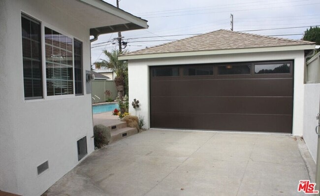 Building Photo - 7120 Alverstone Ave