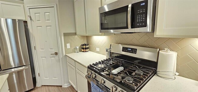 Foto del edificio - 14910 Spring Hill Ln