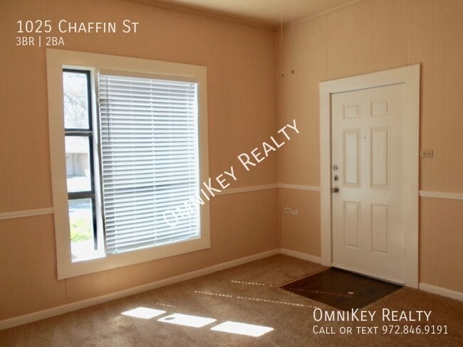 Building Photo - 1025 E Chaffin St