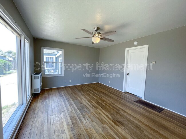 Foto del edificio - 105 W Curtis St