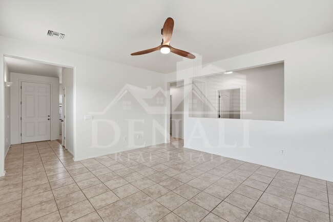 Building Photo - 584 N Highlands Grove Ln