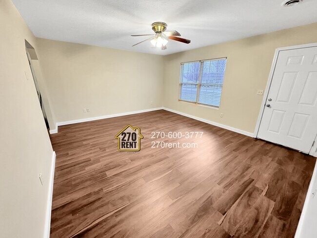 Building Photo - 403 E 7th St