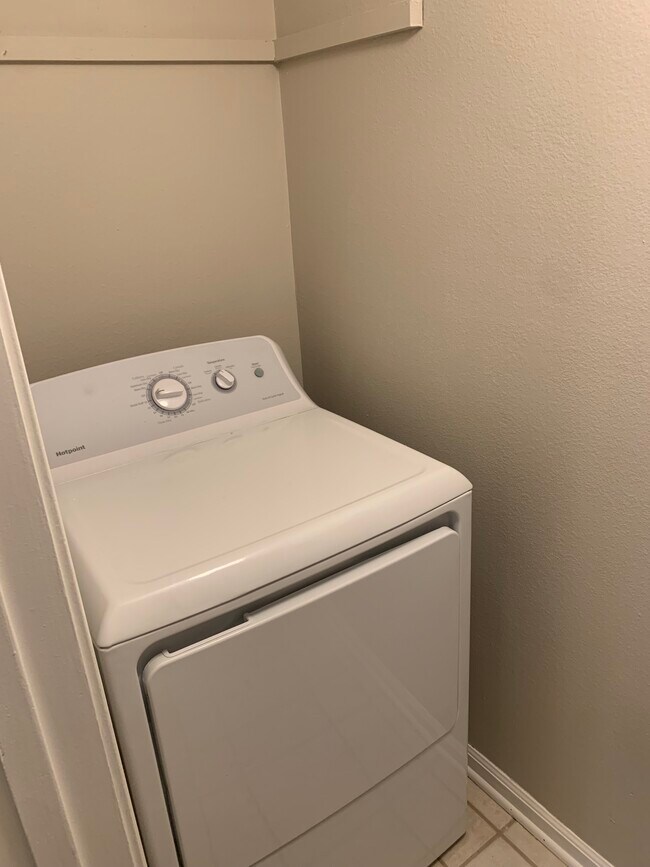 Foto del edificio - 5159 S Oaks Dr