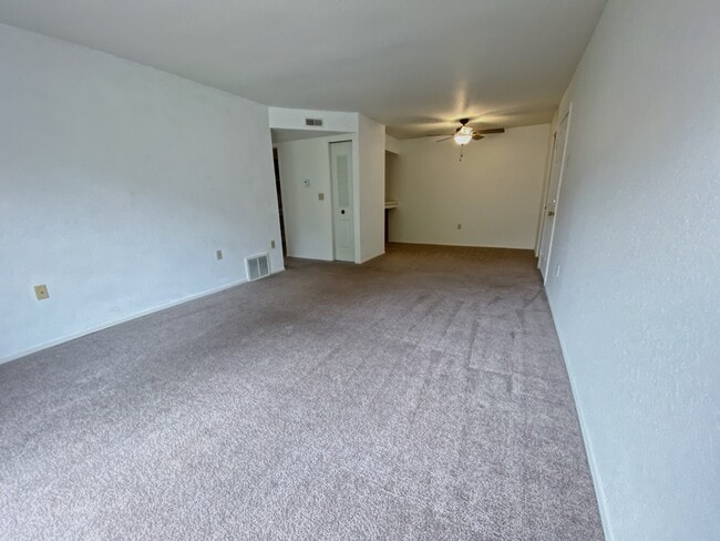 Building Photo - Alpine Slopes Apartments