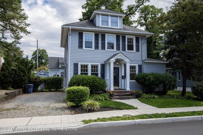 Building Photo - 532 River Rd