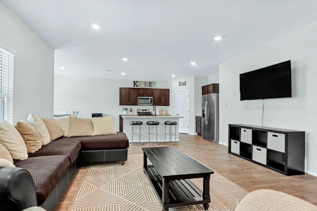 "Charming 4-Bedroom Retreat with Spacious ... - "Charming 4-Bedroom Retreat with Spacious ... Apartment