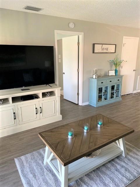 Foto del edificio - 5209 Lake Village Dr