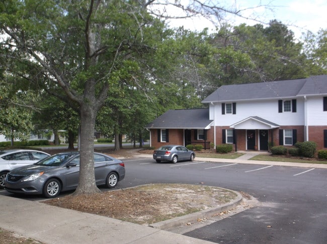 Building Photo - Heritage Oaks