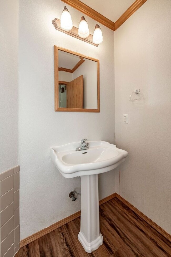 Building Photo - Spacious Bentonville Duplex!