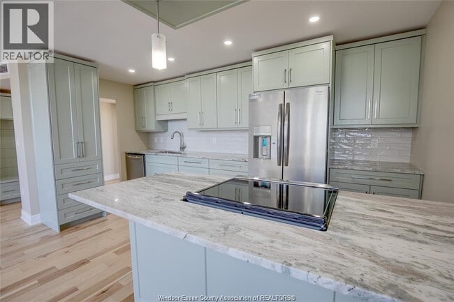 Building Photo - 111 Riverside Dr E