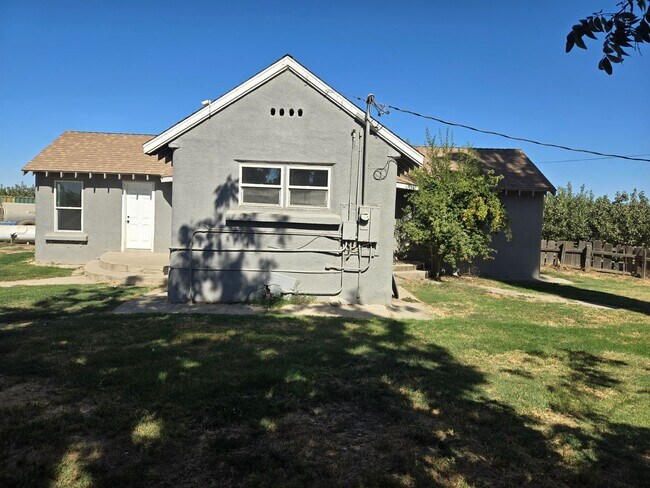 Building Photo - 2 BR 1 BA Country home available now