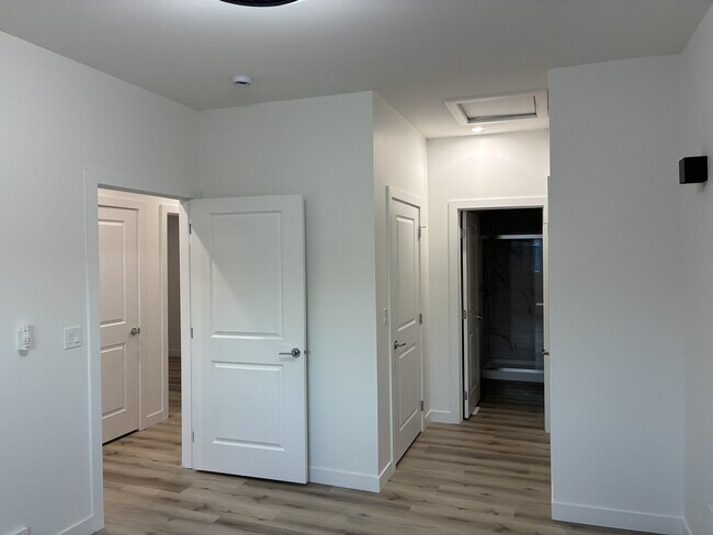 Photo du bâtiment - 7814-7891 91 St