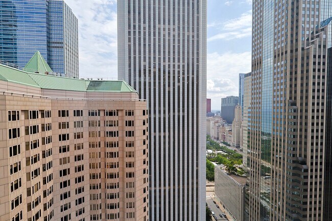 Building Photo - 222 N Columbus Dr