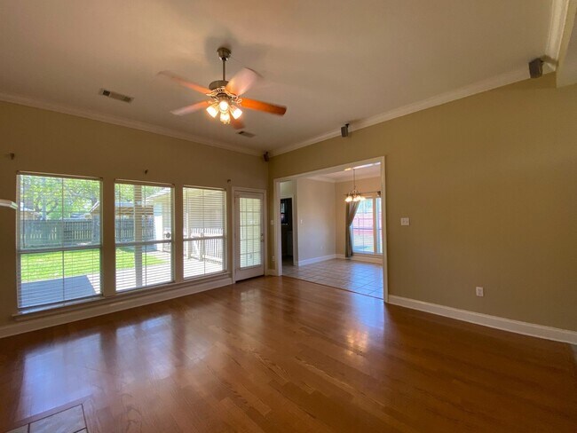 Foto del edificio - 3 Bed, 2 Bath in Worthington Lake
