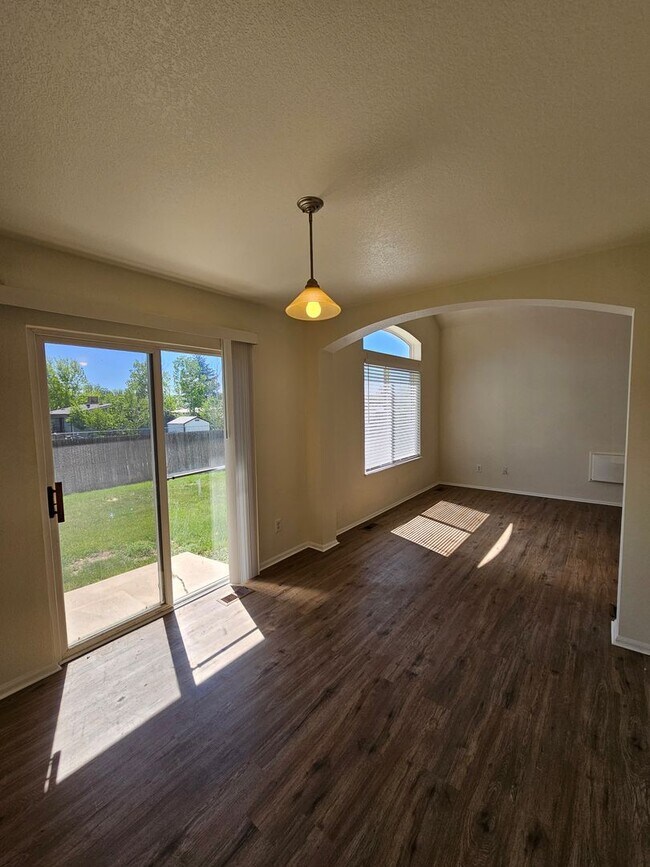 Foto del edificio - Single Family Home with Large Backyard