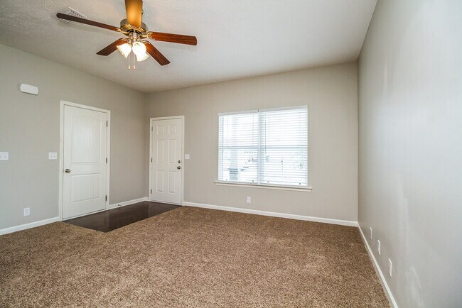 Building Photo - 2527 Salem Glen Xing