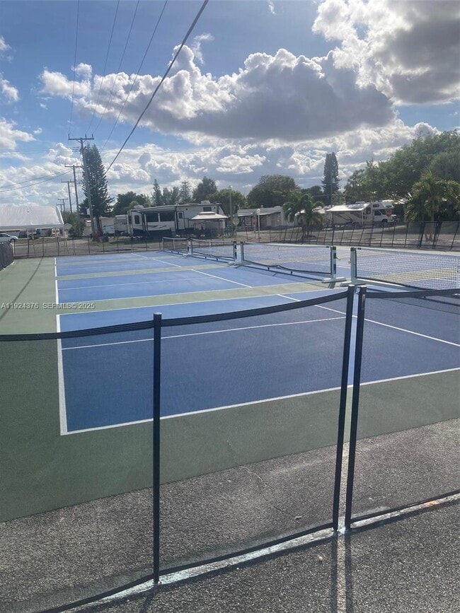 Building Photo - 310 NE 45th Pl