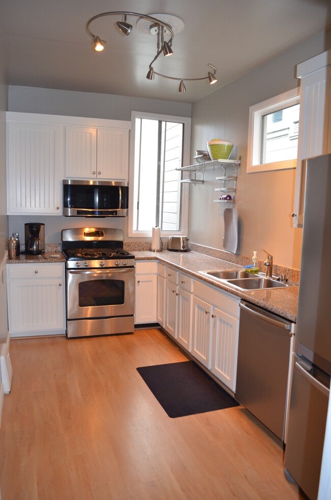 Kitchen - 159 Hartford St
